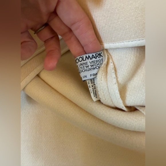 Vintage European Elegance: Weinberg Cream Piped Blazer - Picture 10 of 13